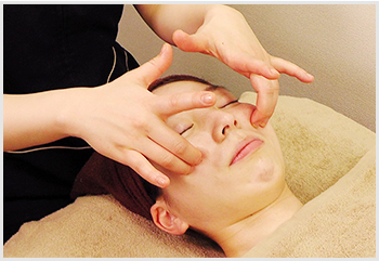 小顔リンパフェイシャリスト資格　施術風景_2