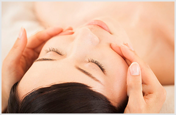 小顔リンパフェイシャリスト資格　施術風景_1