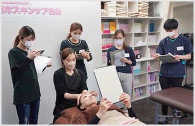 小顔ヘッドセラピスト資格　受講風景