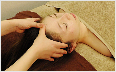 小顔ヘッドセラピスト資格　施術風景_1