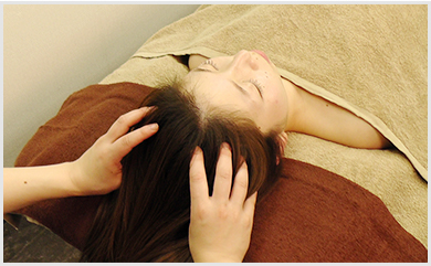 小顔ヘッドセラピスト資格　施術風景_2