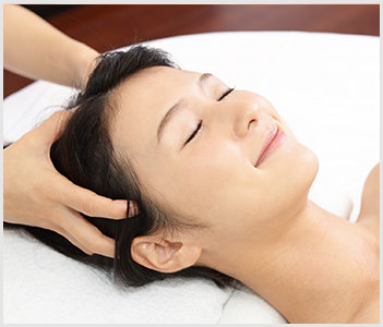 頭皮からアプローチして小顔を持続！小顔効果抜群のドライヘッドトリートメント！