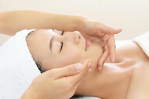 フェイシャルマッサージ1